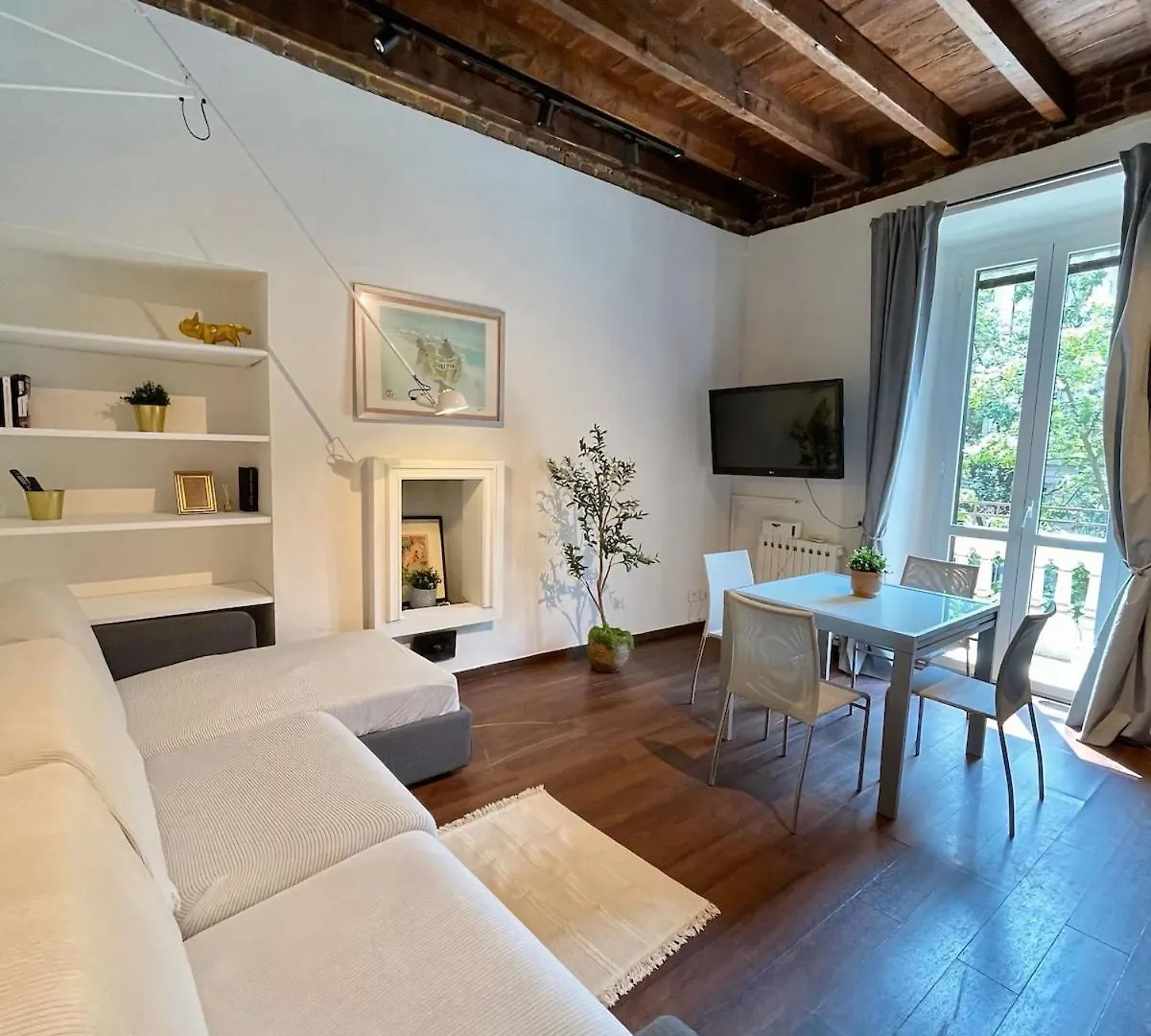 Sunny Balcony In Porta Romana Mailand
